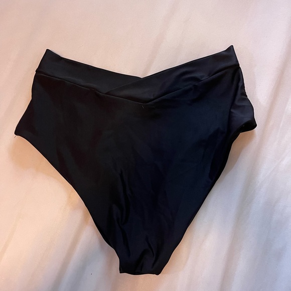 Shein Crossover Swim Bottoms, Size 0XL, Black, Never Worn - Picture 4 of 5